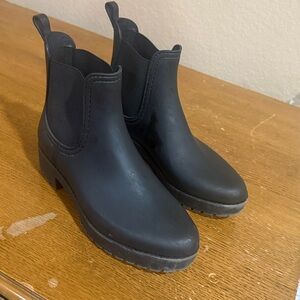 Women’s black boots